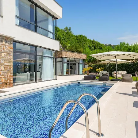 Vakantiehuis Lovely In With Wifi Opatija